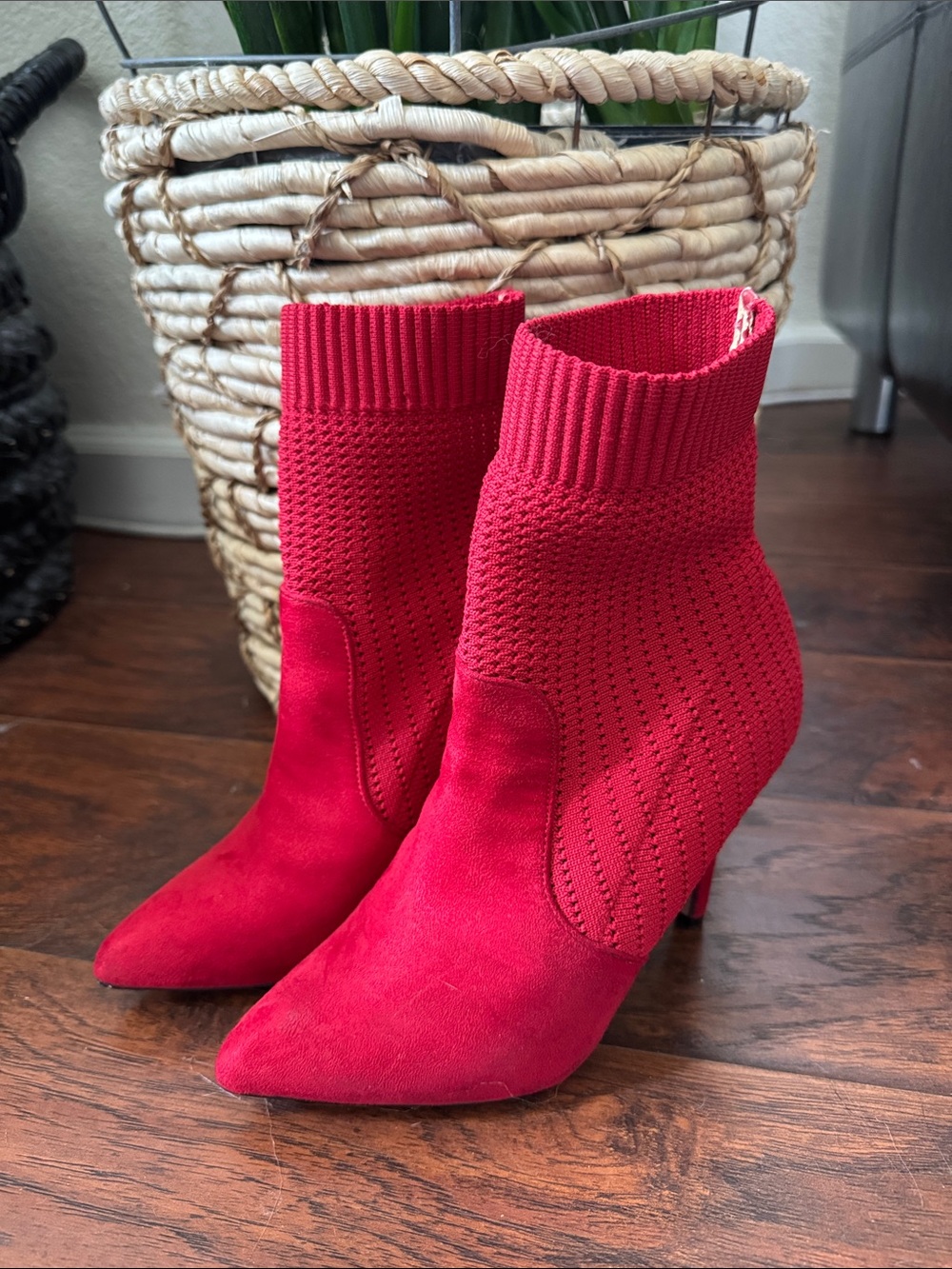 Catherine Malandrino Red Pointed Knit Ankle Boots Women’s Sz 6 Devil Wears Prada